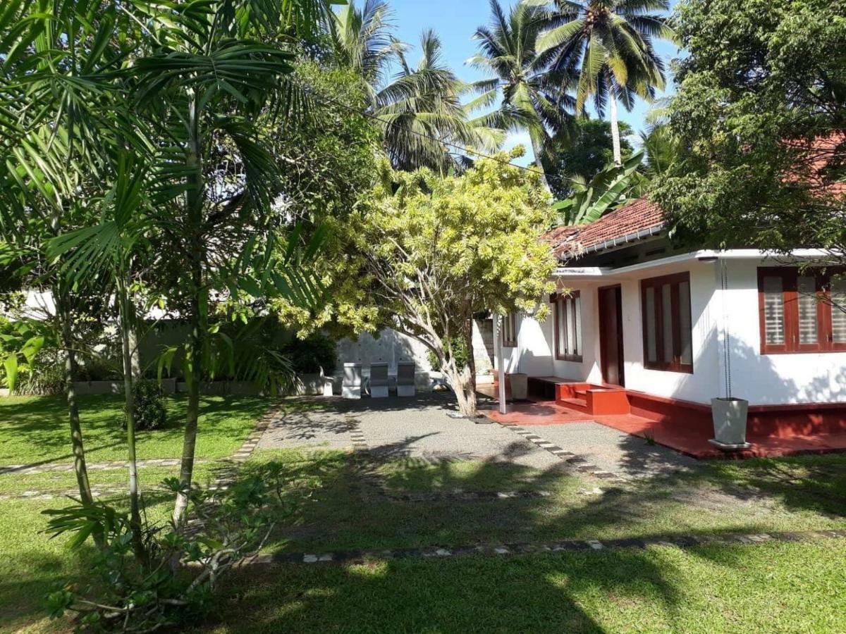 Circus Lagoon Hideaway Bed & Breakfast Dodanduwa Exterior photo