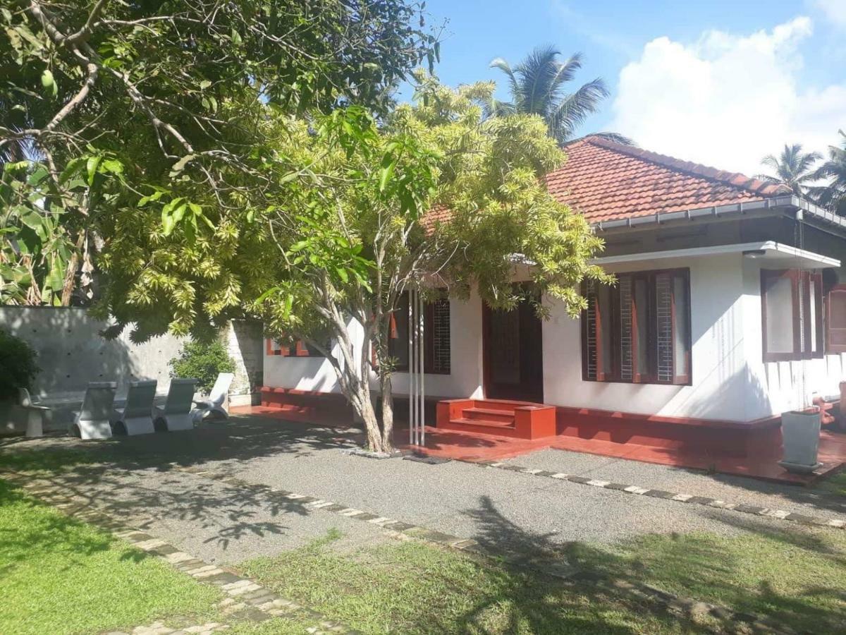 Circus Lagoon Hideaway Bed & Breakfast Dodanduwa Exterior photo