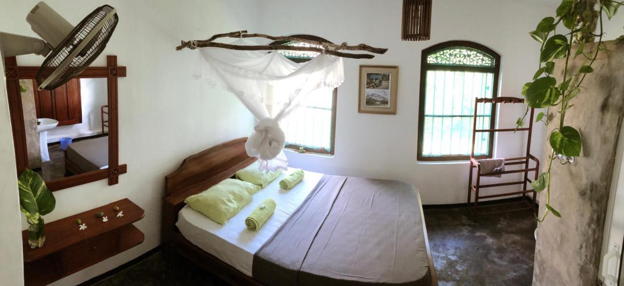 Circus Lagoon Hideaway Bed & Breakfast Dodanduwa Exterior photo