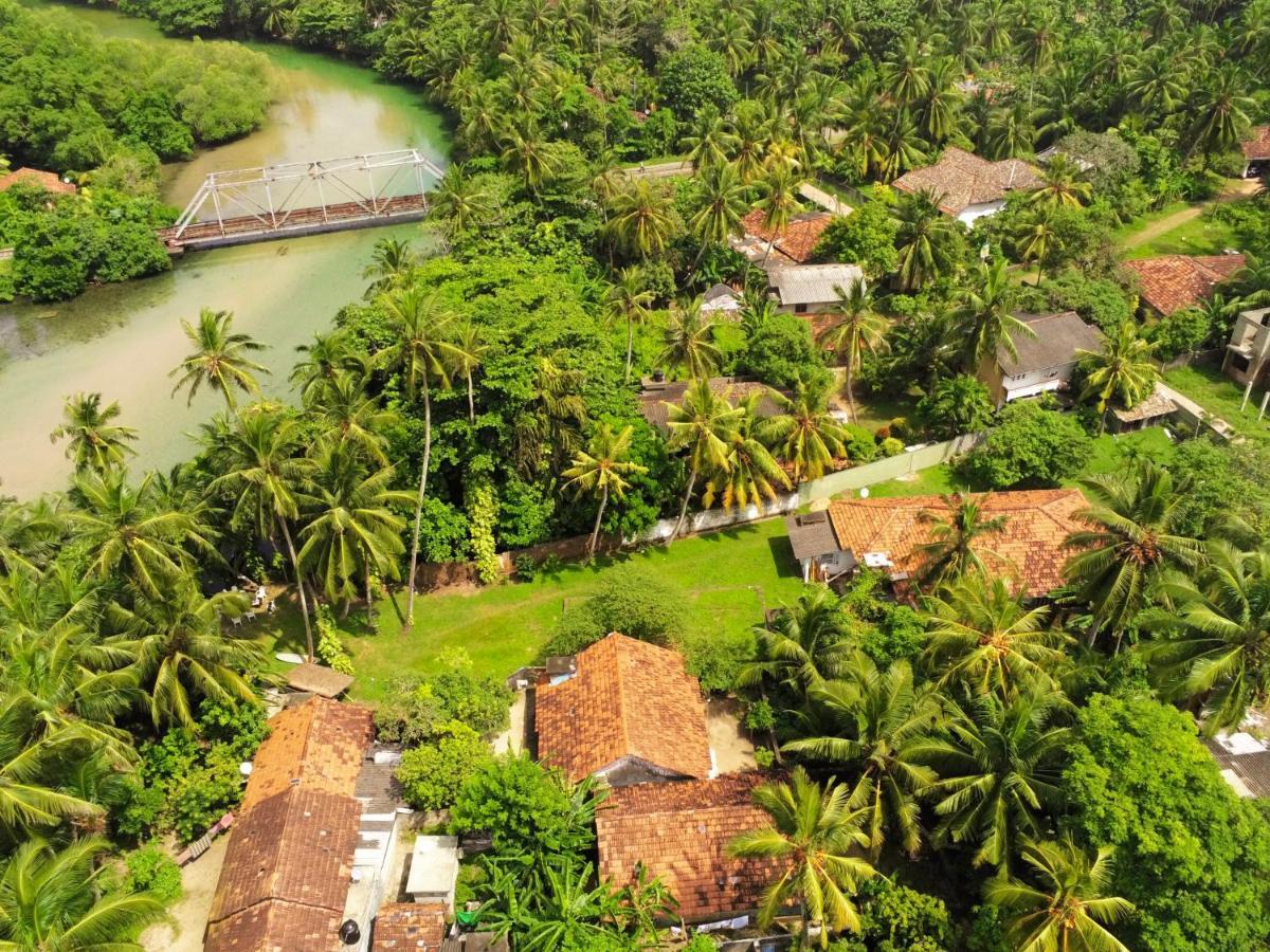 Circus Lagoon Hideaway Bed & Breakfast Dodanduwa Exterior photo